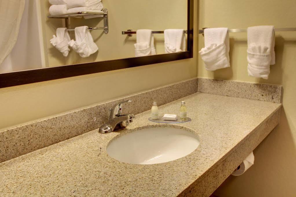Cobblestone Inn & Suites - Big Lake 外观 照片